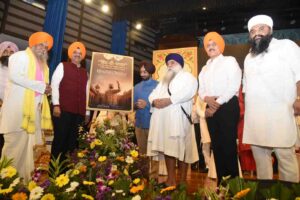 हिंद-दी-चादर-1-300x200 गुरु तेग बहादुर जी का बलिदान भारत की धार्मिक और सांस्कृतिक परंपरा की रक्षा के लिए :  मुख्यमंत्री देवेंद्र फडणवीस