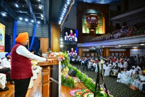 हिंद-दी-चादर-4-300x200 गुरु तेग बहादुर जी का बलिदान भारत की धार्मिक और सांस्कृतिक परंपरा की रक्षा के लिए :  मुख्यमंत्री देवेंद्र फडणवीस