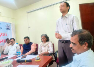 Akashwani1-300x215 आकाशवाणी पुणे कार्यालय में ‘हिंदी पखवाड़ा’ समारोह का पुरस्कार वितरण समारोह संपन्न