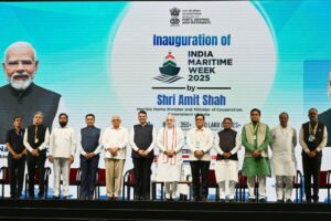 प्रधानमंत्री मत्स्य संपदा योजना के अंतर्गत दो बड़ी नौकाओं का सहकारी संस्थाओं को वितरण