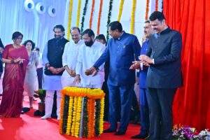 मुंबई-उच्च-न्यायालयाच्या-नवीन-इमारतीचा-शिलान्यास-5-300x200 महाराष्ट्र राष्ट्रीय विधि विश्वविद्यालय परियोजना का शुभारंभ